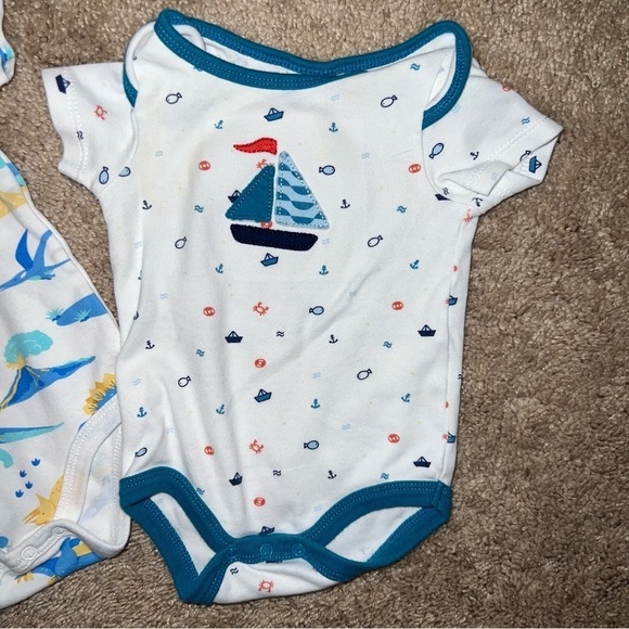 Starting Out Set of Boys Short Sleeved Onesies Sizes 3 & 6 Months - Picture 6 of 7